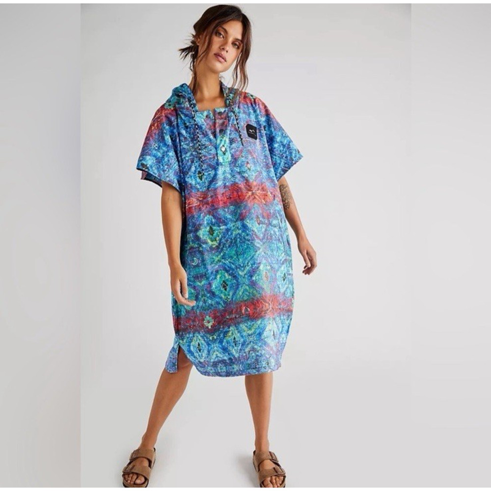 Slowtide Kassia Hooded Poncho Quick Dry Changing Beach Resort Size S-M